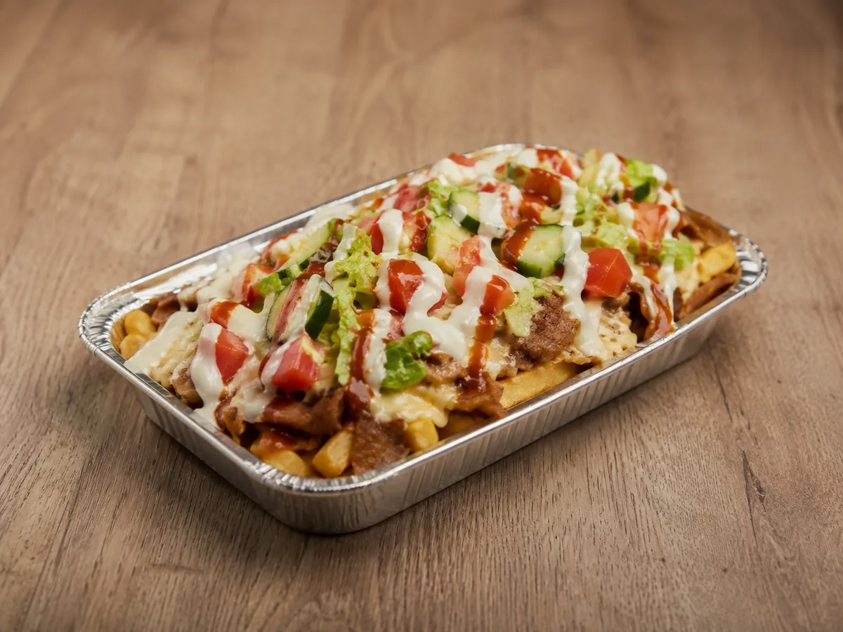 Kapsalon: Was im holländischen Döner-Pommes-Auflauf steckt